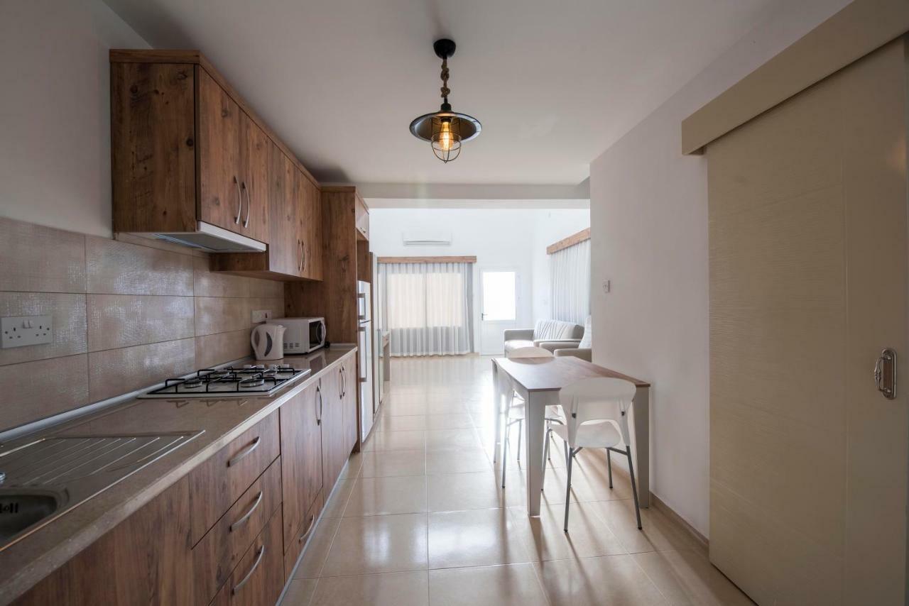 Deniz Airport Suites Lefkoşa Dış mekan fotoğraf