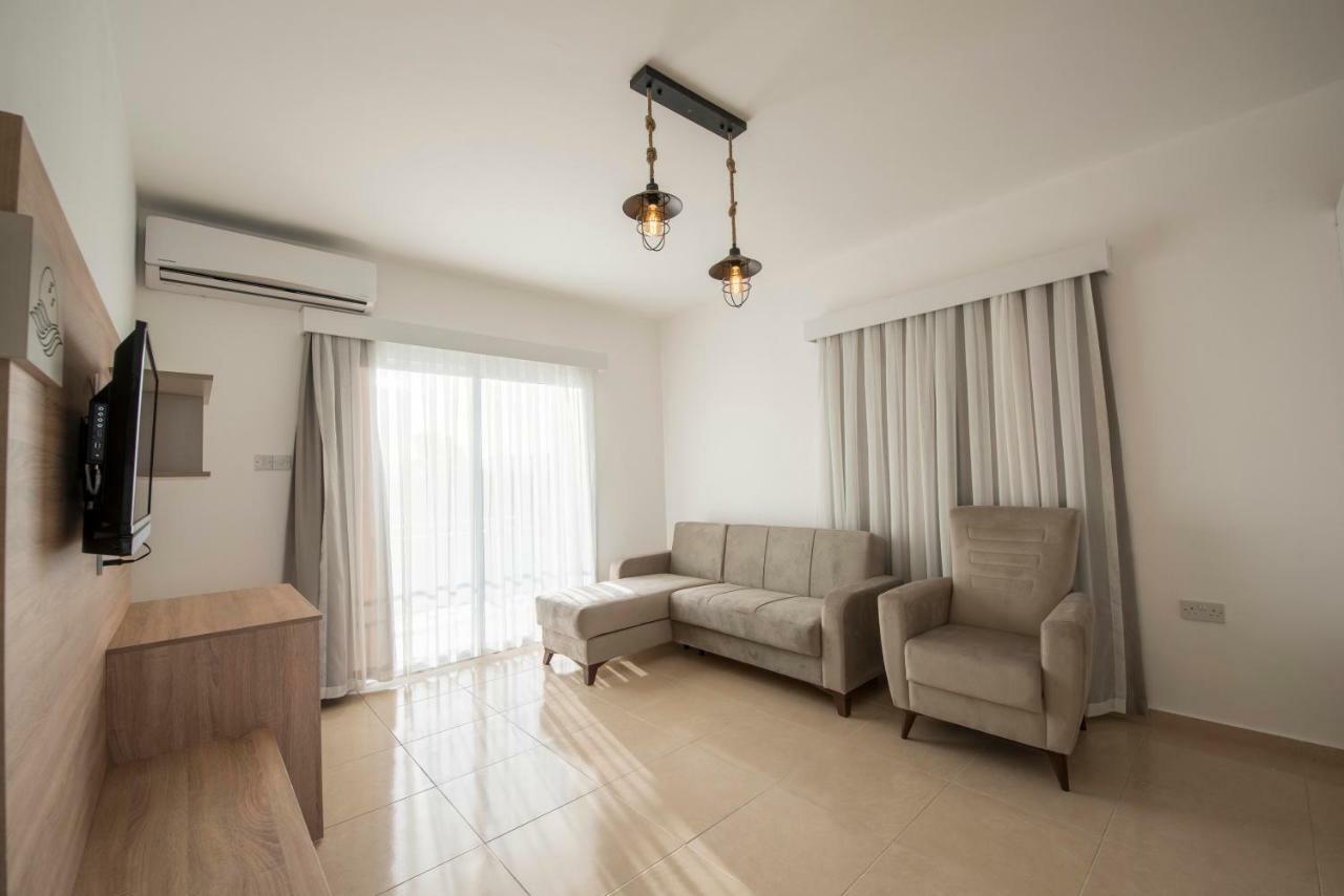 Deniz Airport Suites Lefkoşa Dış mekan fotoğraf