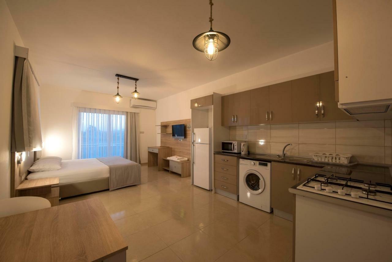 Deniz Airport Suites Lefkoşa Dış mekan fotoğraf